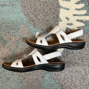 Clarks Collection White Leather Sandals  6 1/2  M